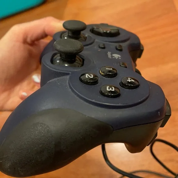 Logitech computer controller - Picture 10 of 10